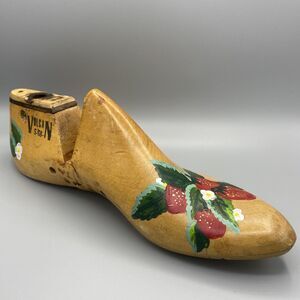 Vintage VULCAN Painted Strawberry Cobbler Wooden Shoe Form 6 1/2B S3370 Folk Art